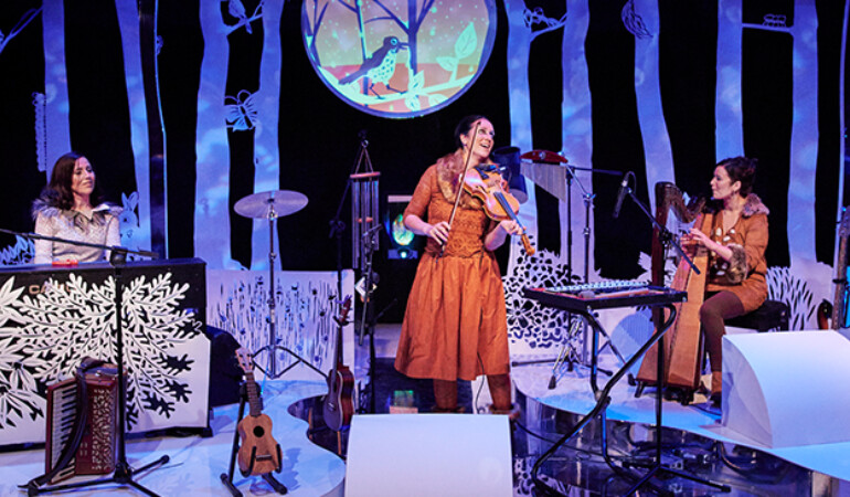 Digital Workshops for Schools: Tracks in the Snow
